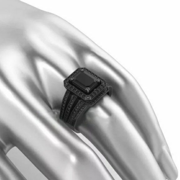 Black Saphire Ring - Picture 4 of 6